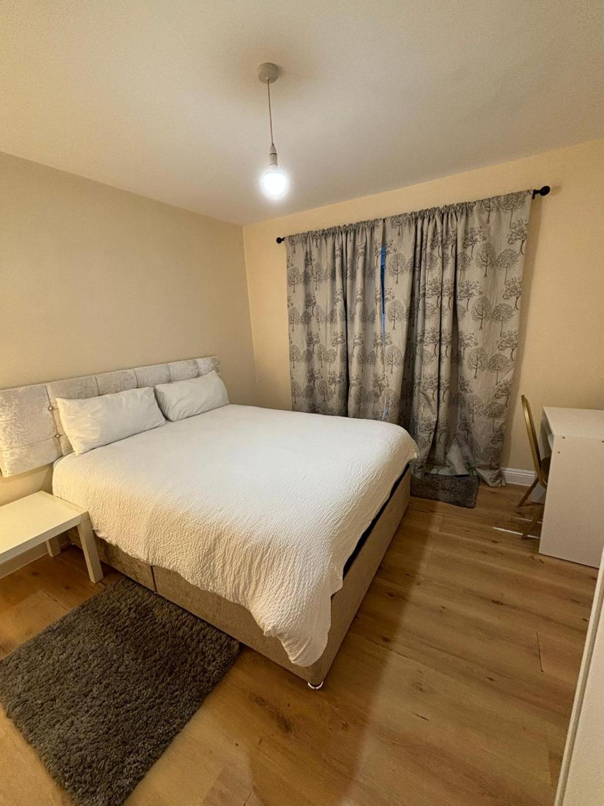 Отель Shared House In Chakeshill Drive Бристоль Экстерьер фото